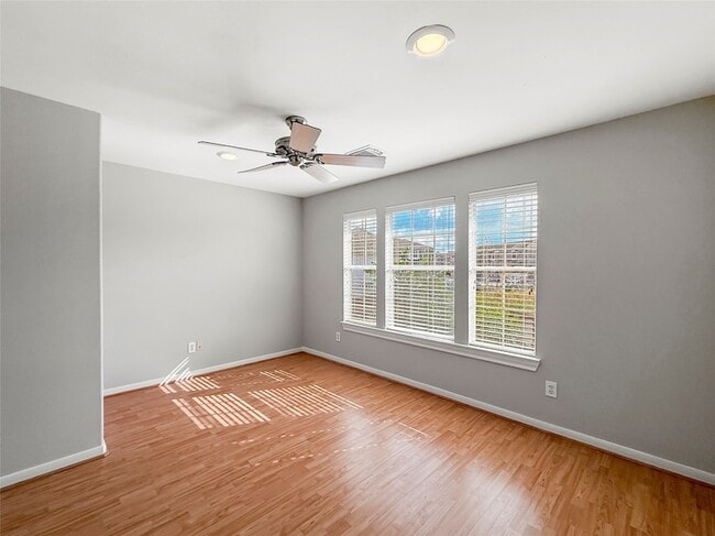 Building Photo - 1762 Lakeside Enclave Dr