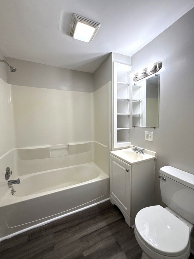 Building Photo - T.R. Lawing Realty Property