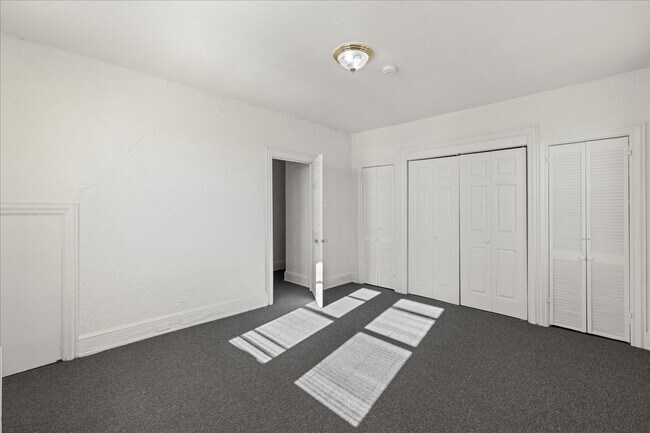 Building Photo - 33 S Iowa Ave