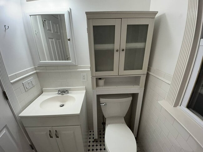 Building Photo - 42 Vanderbilt Ave