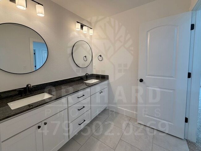 Building Photo - Bella Vista Single-Family Home- 3 Bed/ 2 B...