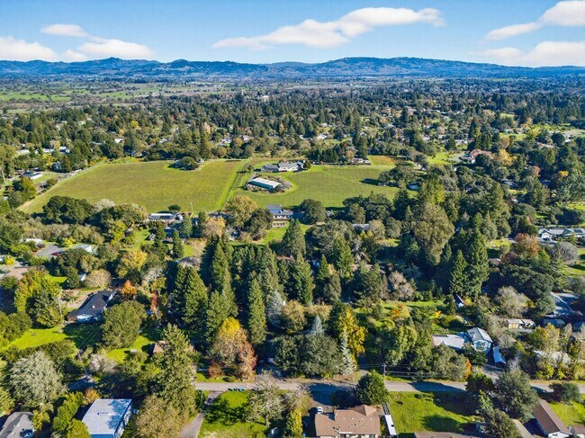 Building Photo - Charming 3-Bed / 2-Bath Retreat on Over an Acre in Sebastopol