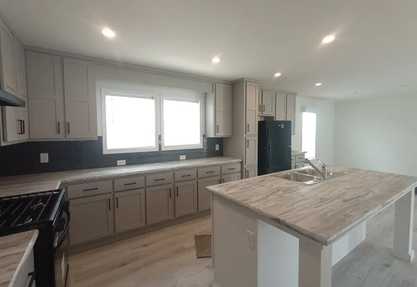 Building Photo - 37266 Burrstone Ln