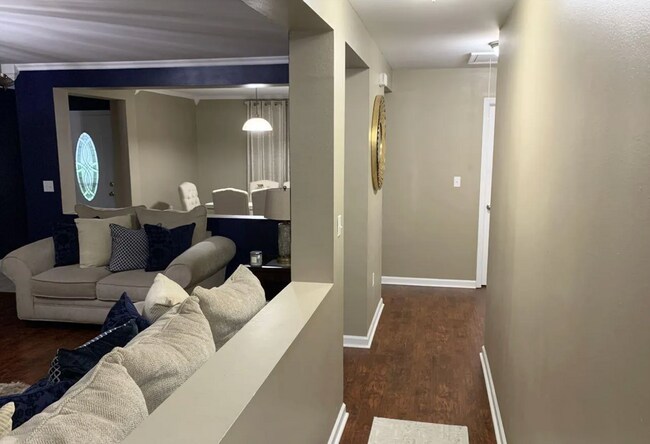 Building Photo - Luxurious 3 bedroom 2 bath home in the Heart of Baton Rouge!