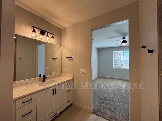 Building Photo - 840 Twin Lakes Dr
