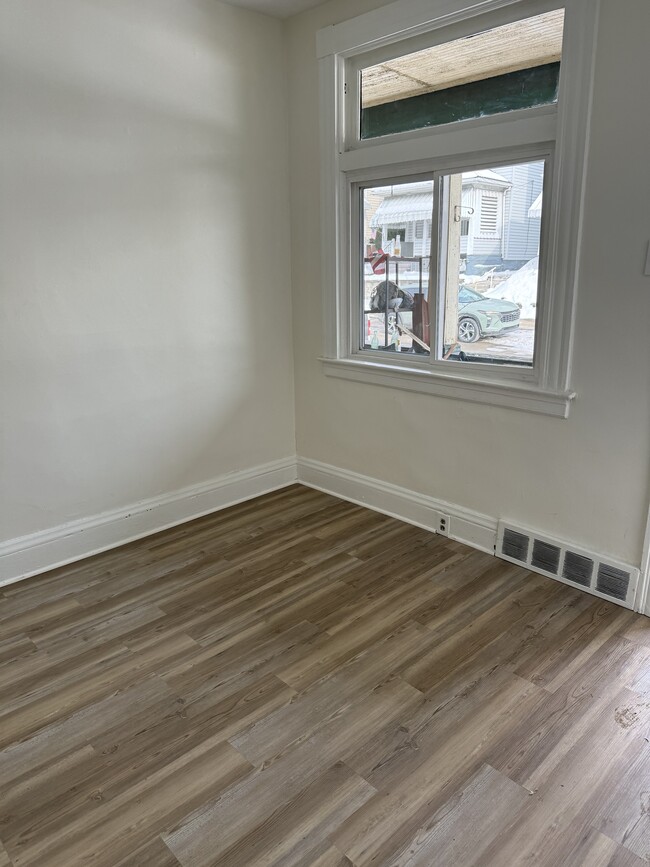 Building Photo - 532 Vermont Ave