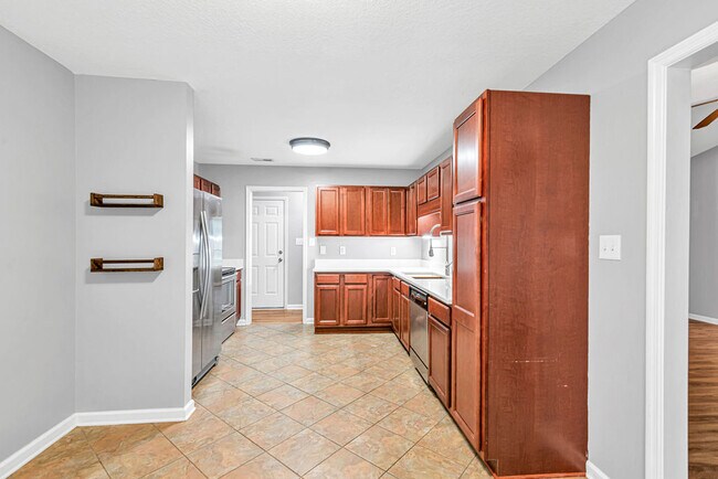 Building Photo - 174 Live Oak Dr