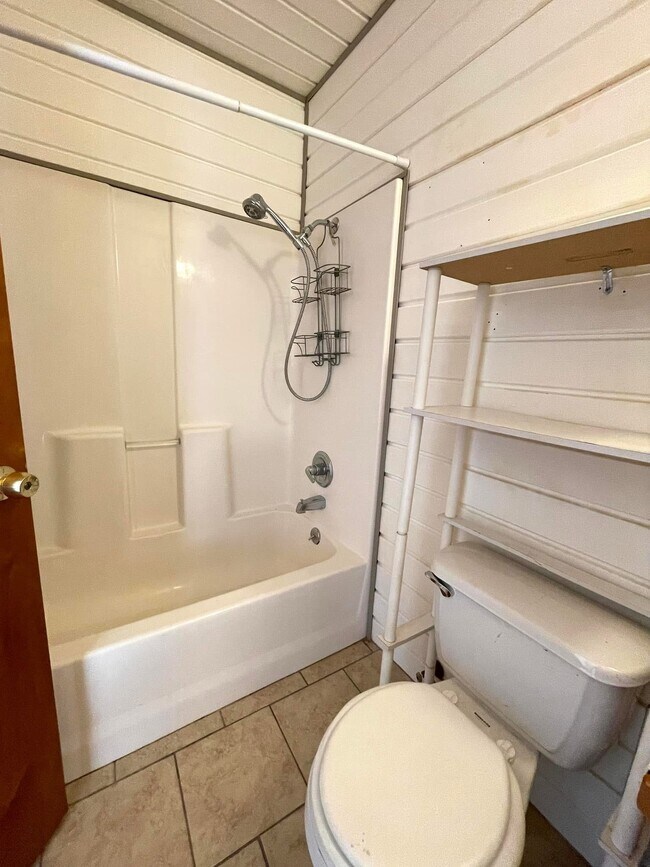 Building Photo - 310 S B St