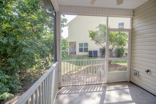 Building Photo - End Unit Townhome| 2nd Floor Loft Space | ...