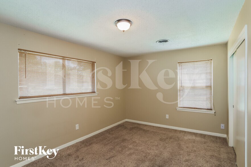 Building Photo - 813 Luella Ave