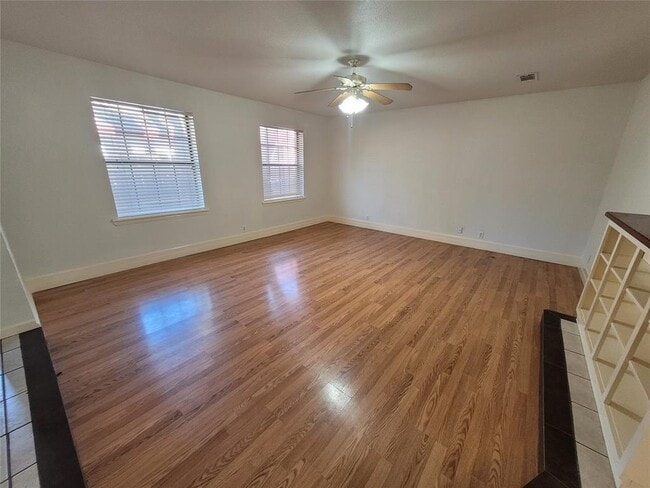 Building Photo - 306 E Anderson Ave