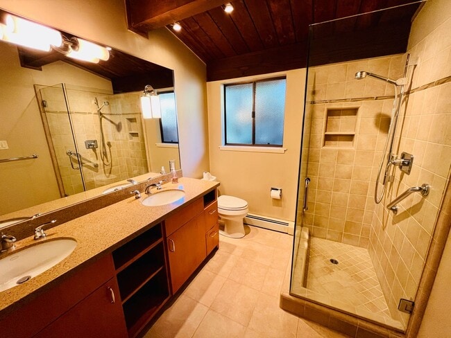 Building Photo - Stunning 4 Bed 2 Bath Eichler near Midtown...