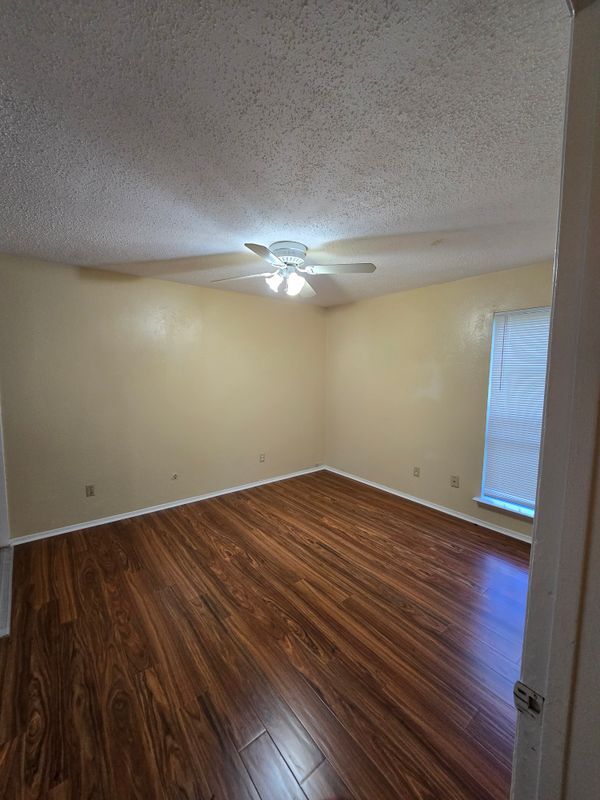 Building Photo - 4659 Country Creek Dr