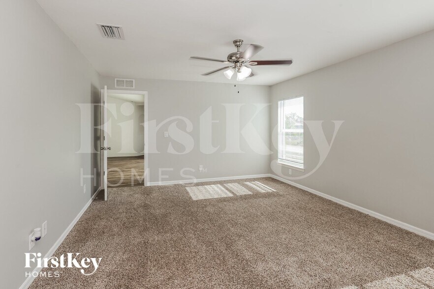 Building Photo - 2423 NW 19th Pl