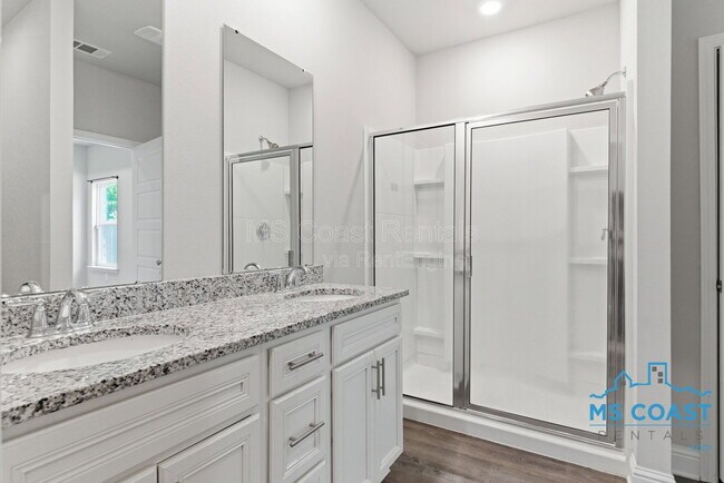 Building Photo - 5723 Overland Dr