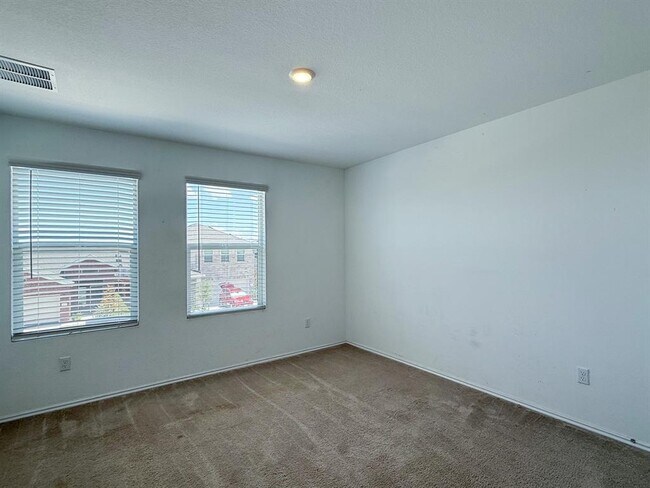 Building Photo - 112 Standing Rock Ln