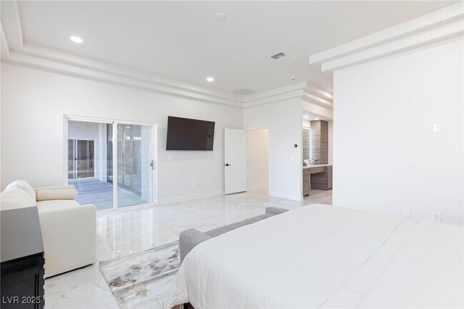 Building Photo - 6525 Ponderosa Way