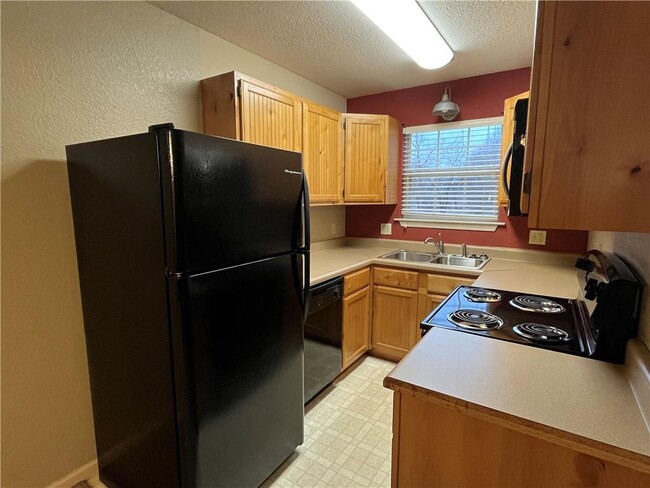 Building Photo - 806 W Tahlequah St