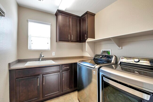 Building Photo - 1751 W Desperado Way
