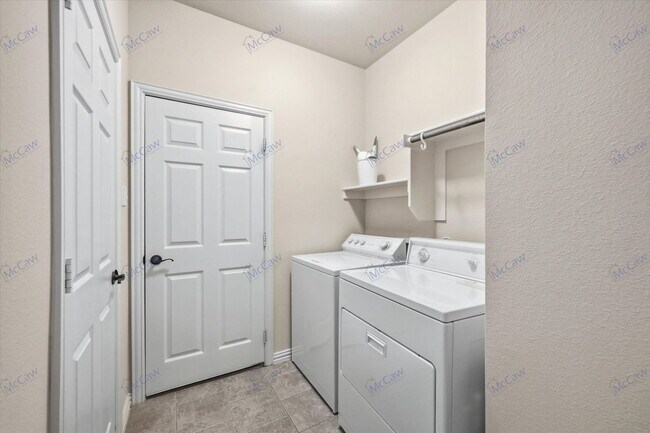 Building Photo - 5629 Hummingbird Ln