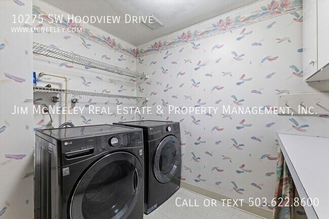 Building Photo - 10275 SW Hoodview Dr