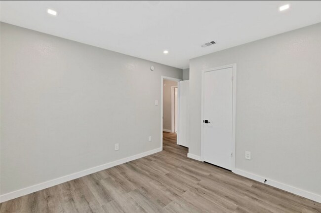 Building Photo - 2308 Foxcroft Ln
