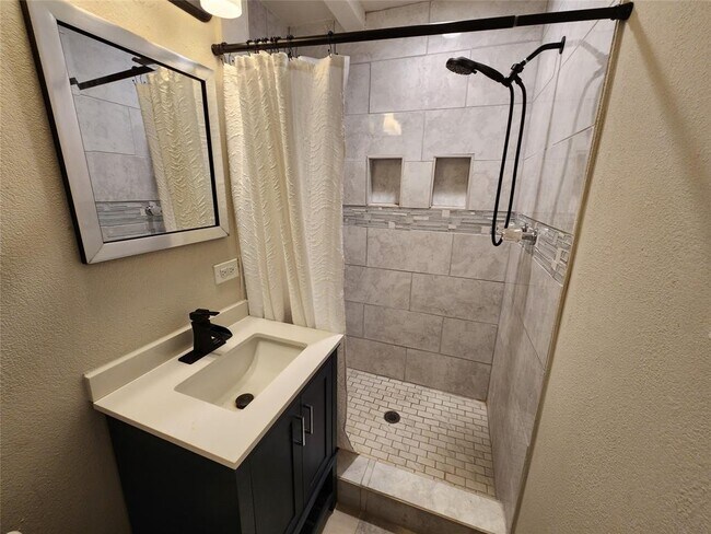 Building Photo - 5535 Berry Creek Dr