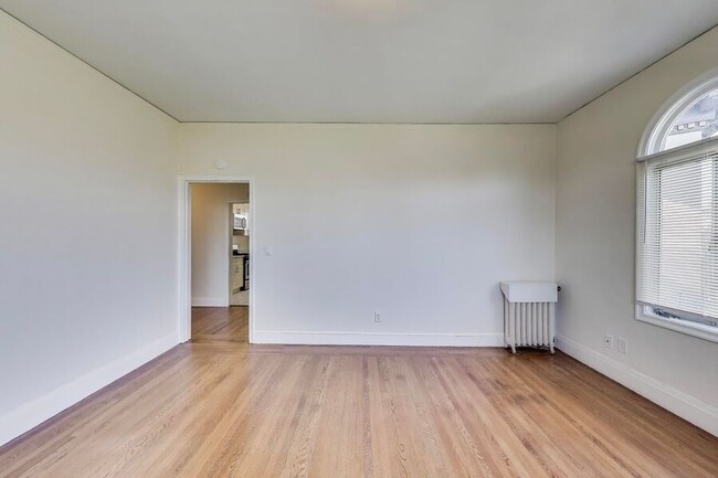 Building Photo - 465 Bellevue Ave
