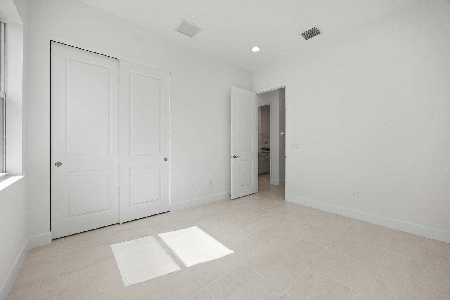 Building Photo - 15144 Wildwood Cir