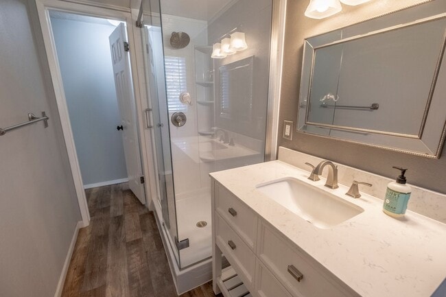 Building Photo - Large corner lot home in desirable Woodland Heights.