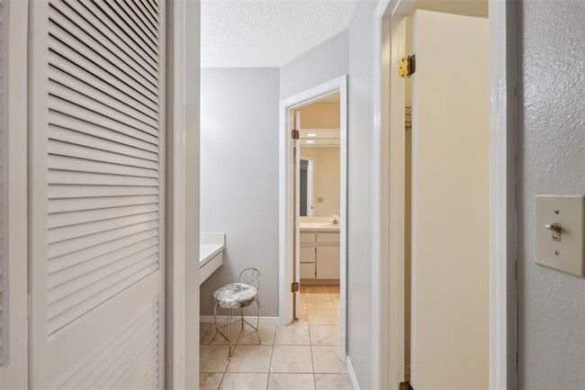 Building Photo - 7522 Heather Walk Dr