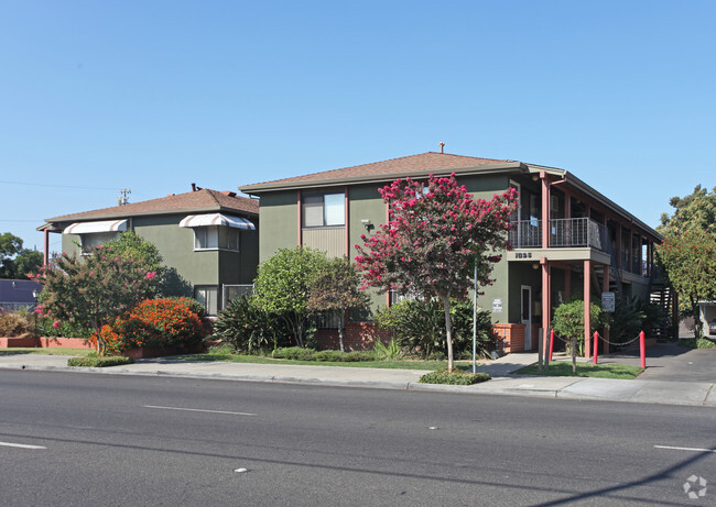 Building Photo - Oak Manor Apartments