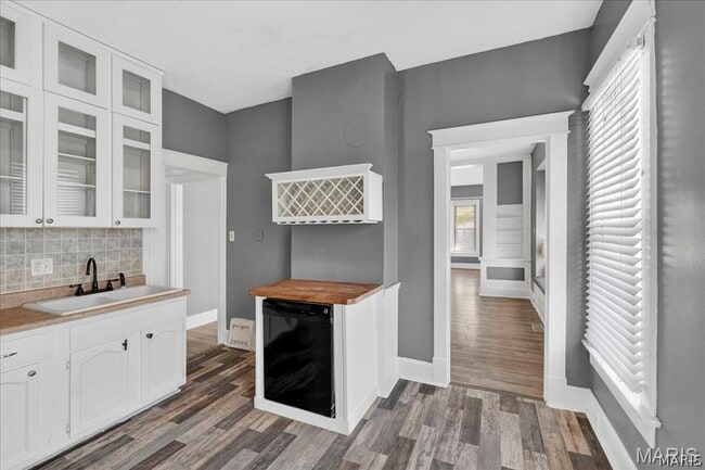 Building Photo - 221 Lebanon Ave