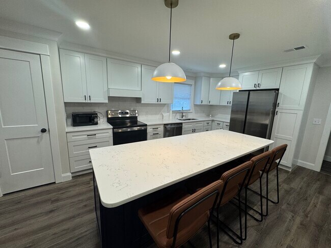 Building Photo - 110 Friendship Cir