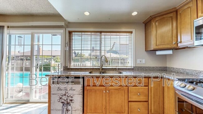 Building Photo - 848 Sprucewood Ct
