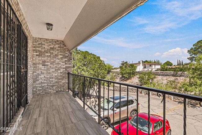 Building Photo - 6700 Escondido Dr