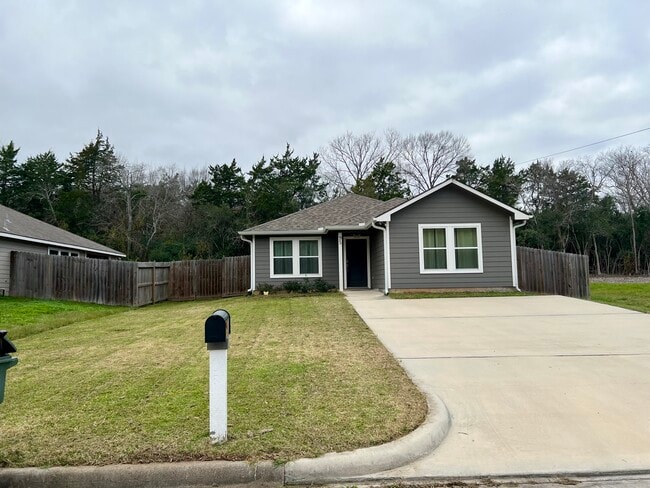 Primary Photo - 95 Bernice St