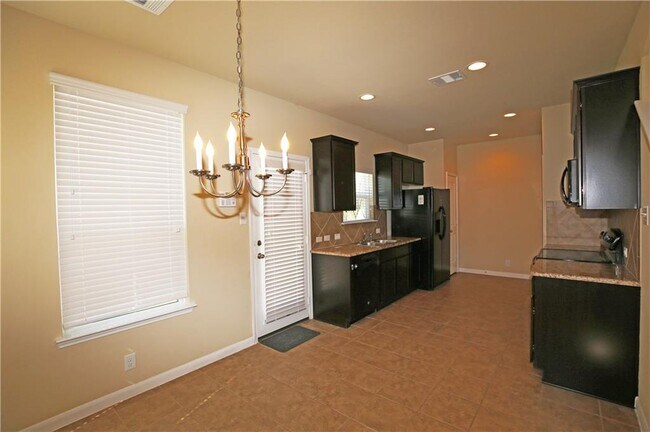 Building Photo - 903 Alamo Plaza Dr