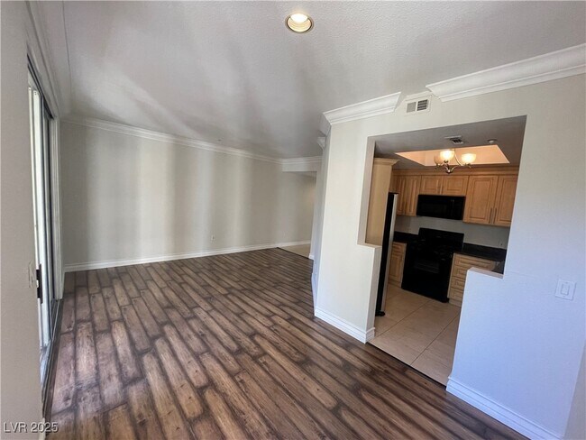 Building Photo - 230 E Flamingo Rd