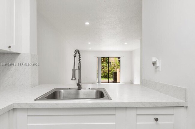 Building Photo - 6854 NW 173rd Dr