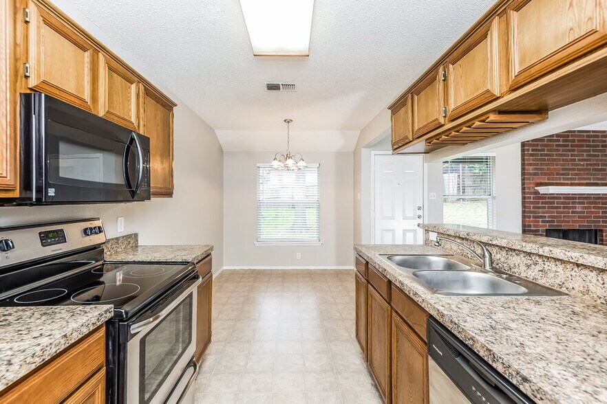 Building Photo - 616 Cumberland Dr