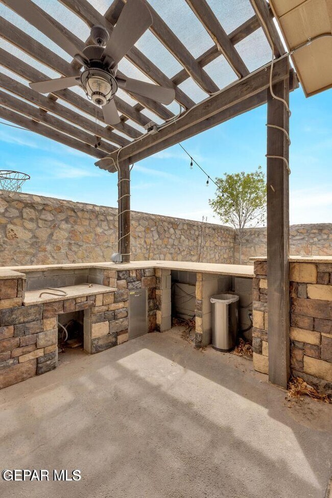 Building Photo - 408 Bellwoode Ave