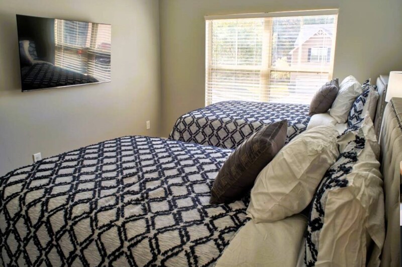 Building Photo - 718 Porter Ln