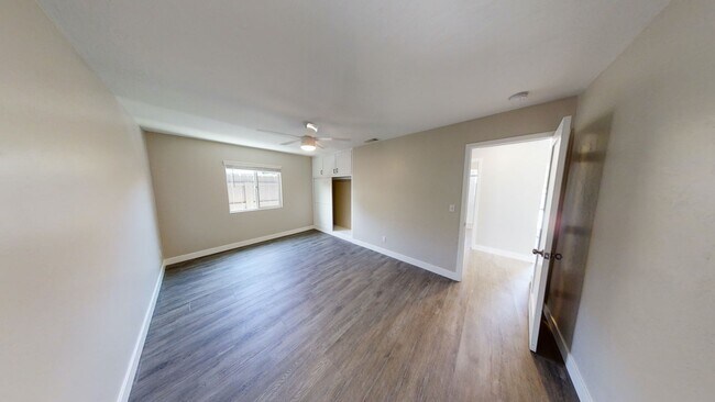 Building Photo - Beautiful home on Tipton with private yard!!