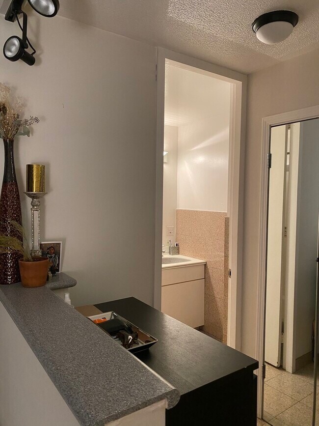 Building Photo - 720 W Gordon Terrace