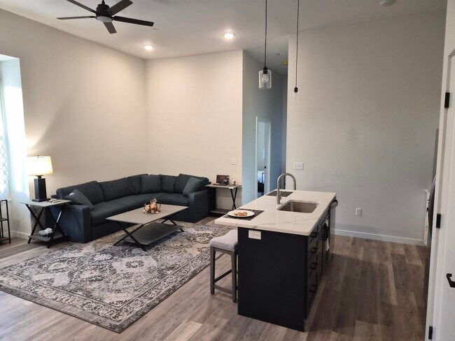 Building Photo - 36 Pleasant St