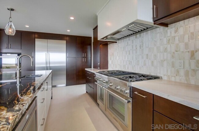 Building Photo - 14066 Crest Way