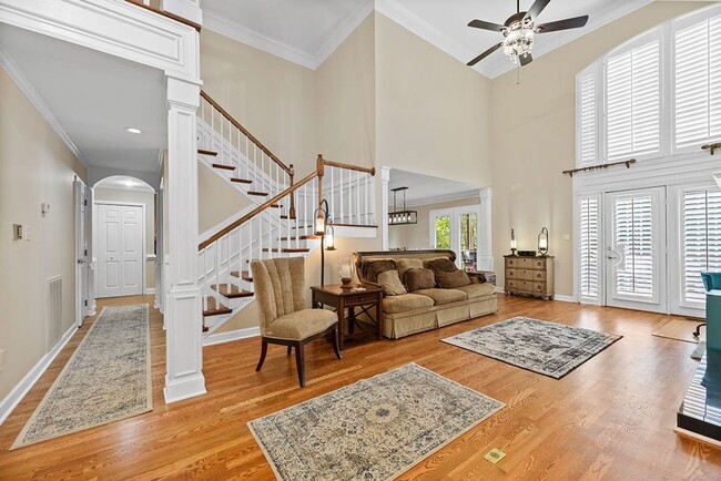 Building Photo - Gorgeous, multi-level condo!