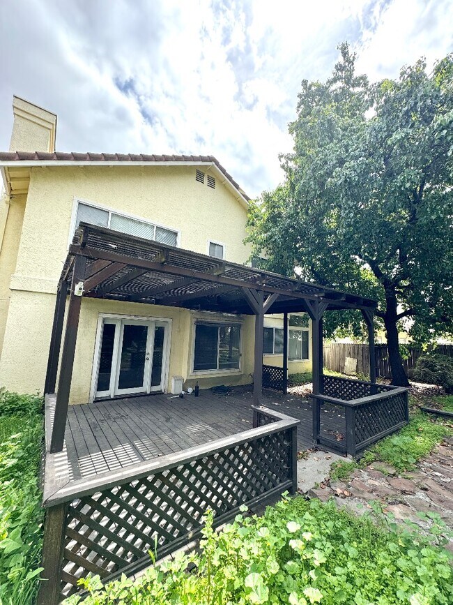 Building Photo - 5024 Rodeo Cir