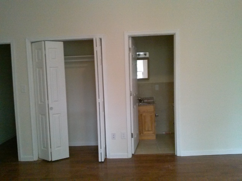 Building Photo - 4224 Spruce St